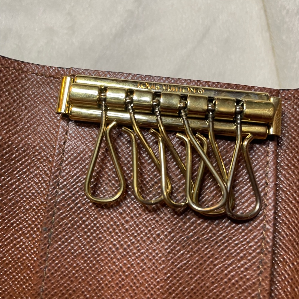 Louis Vuitton Monogram 6ring Key Case 🤎 - Picture 8 of 9